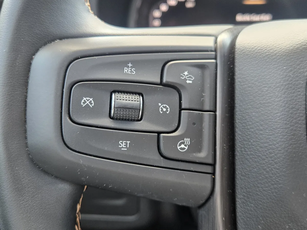 2024 GMC Yukon AT4 thumbnail 30