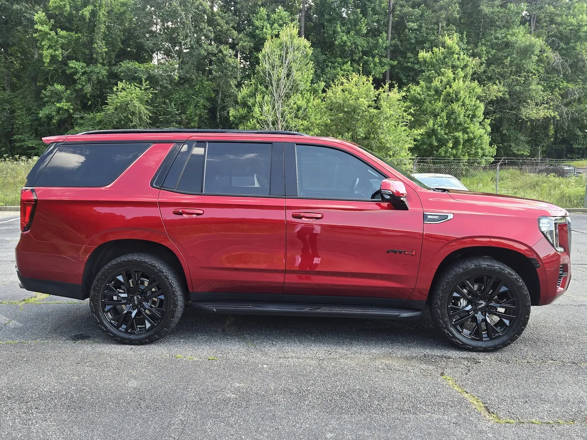 2024 GMC Yukon AT4 thumbnail 7