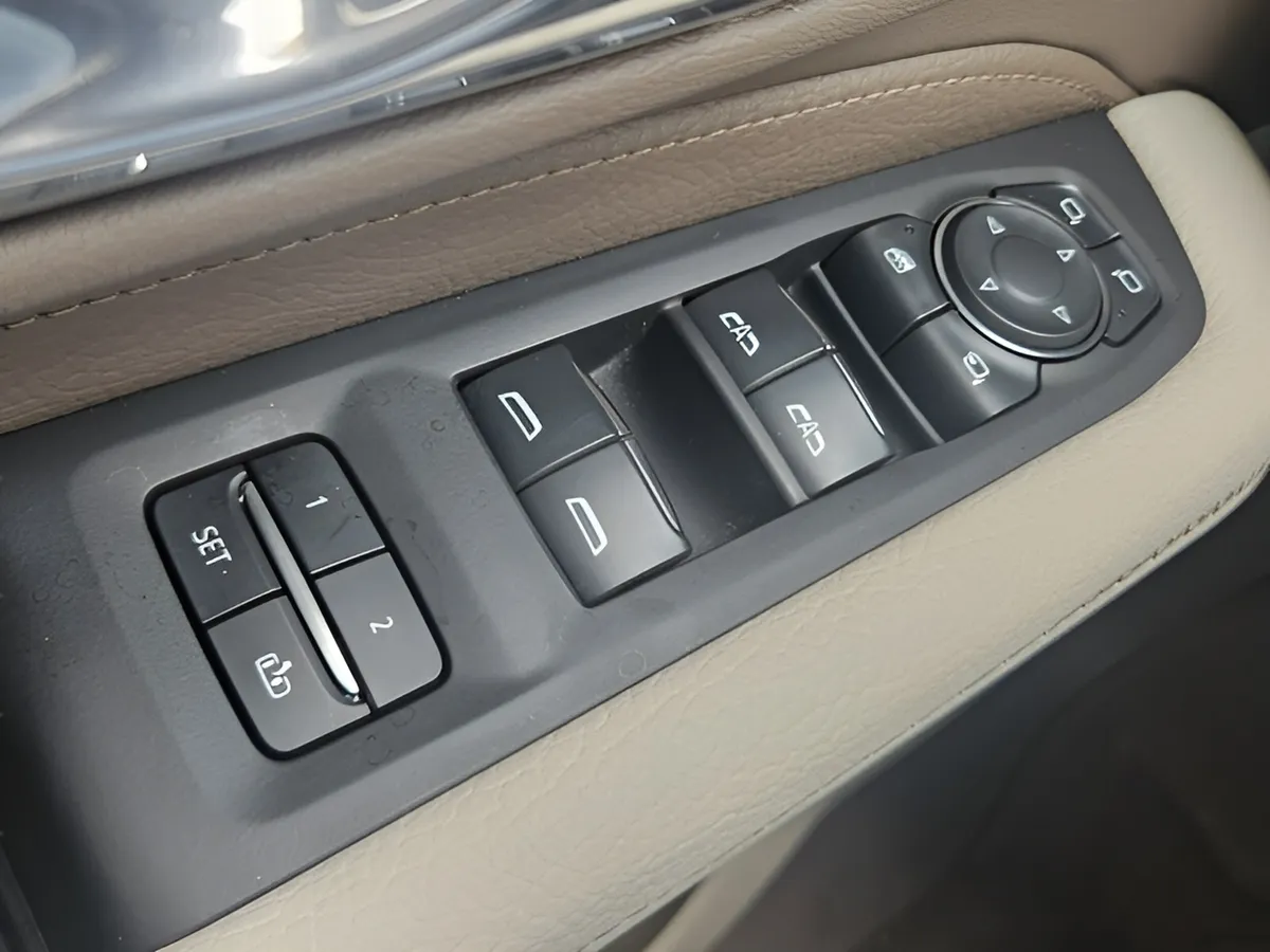 2024 GMC Yukon Denali thumbnail 12