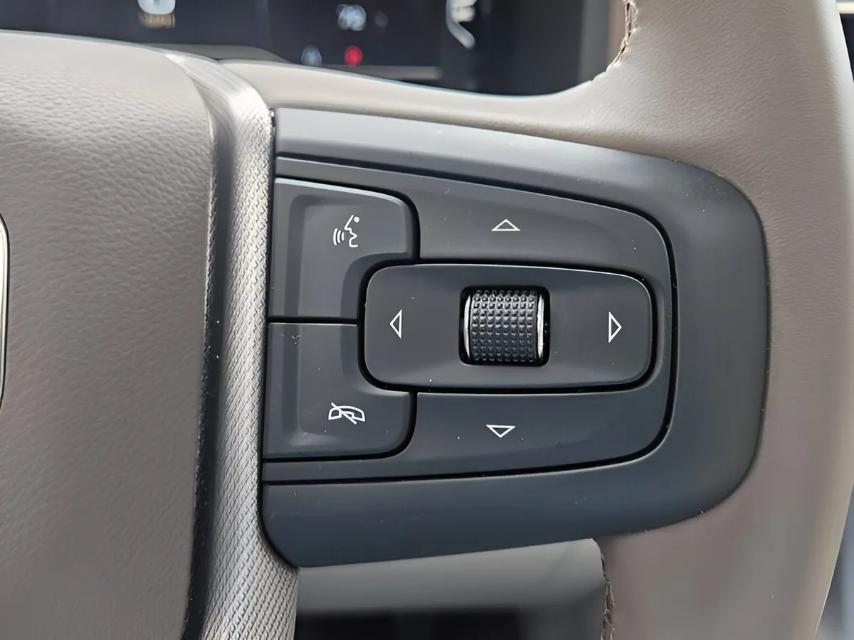 2024 GMC Yukon Denali thumbnail 16