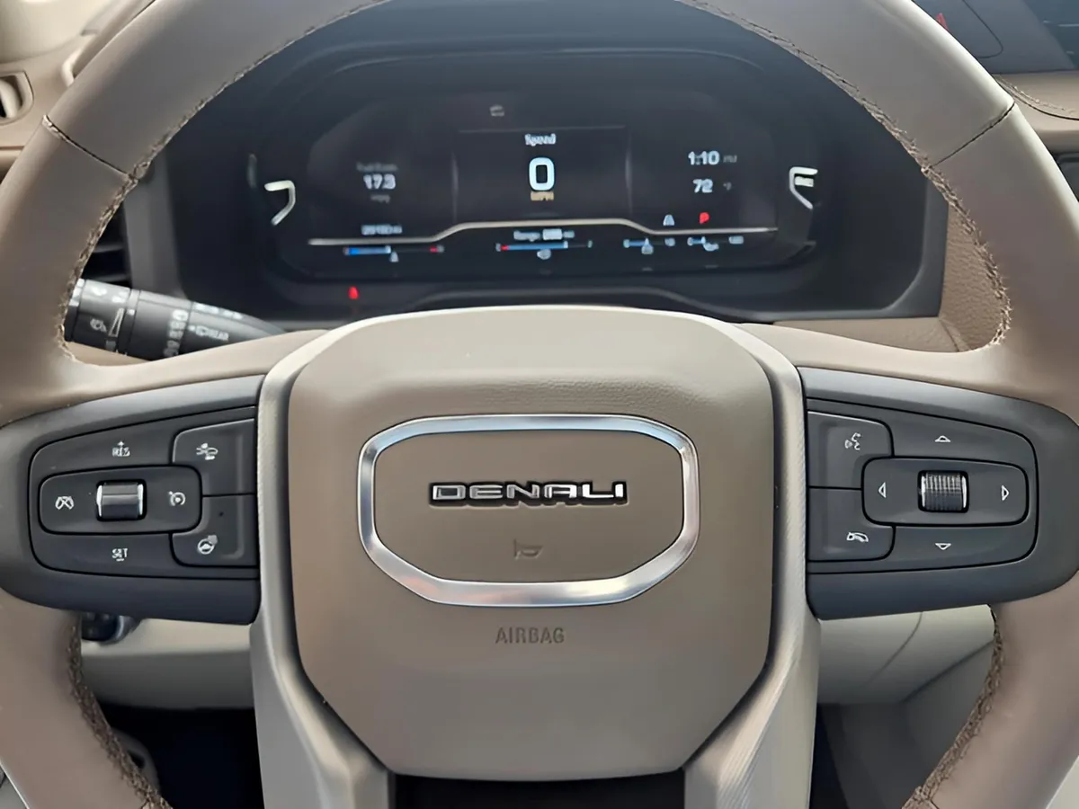 2024 GMC Yukon Denali thumbnail 18