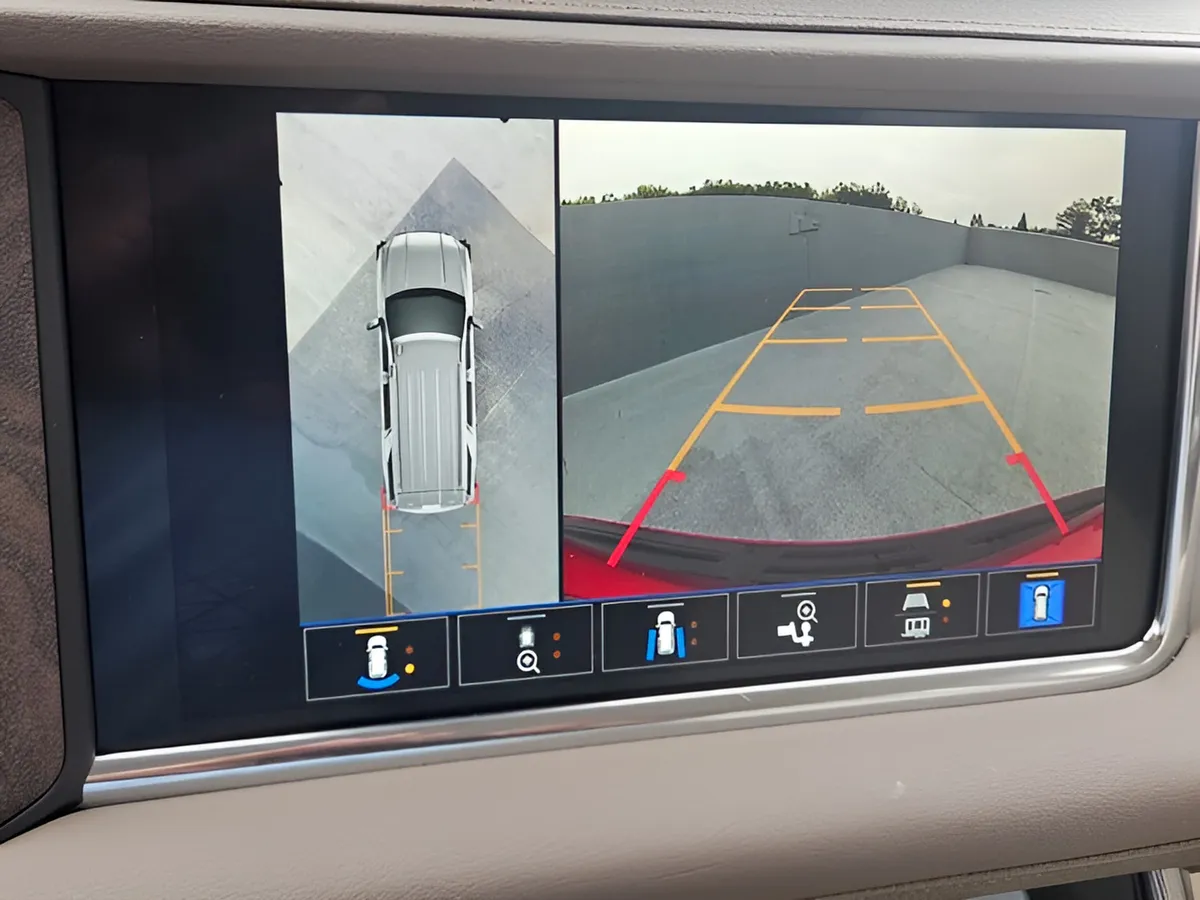 2024 GMC Yukon Denali thumbnail 23
