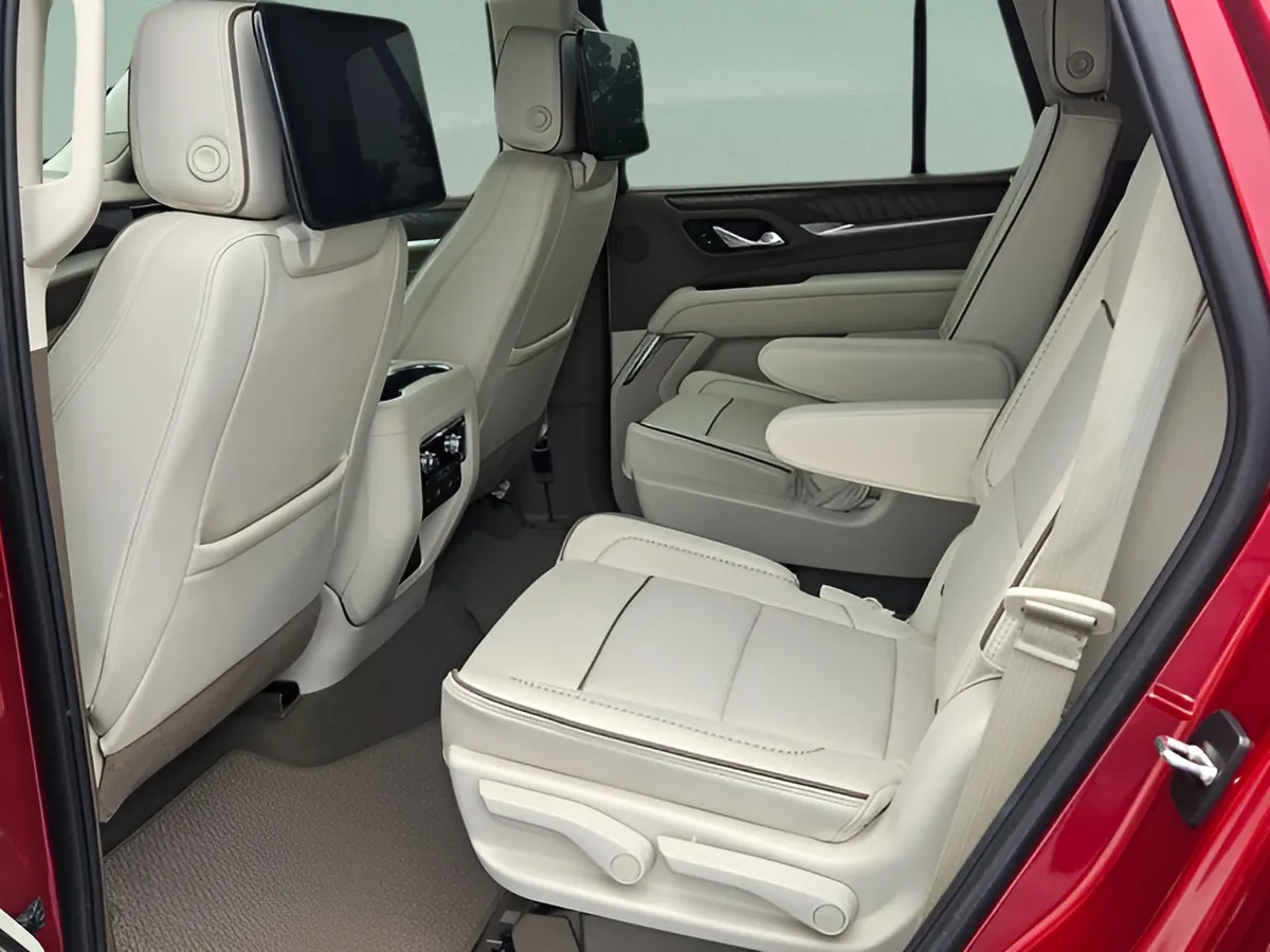 2024 GMC Yukon Denali thumbnail 32