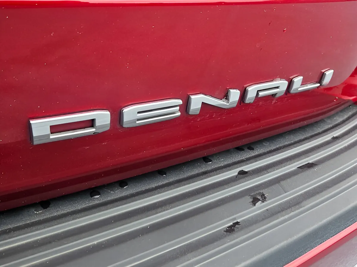 2024 GMC Yukon Denali thumbnail 36