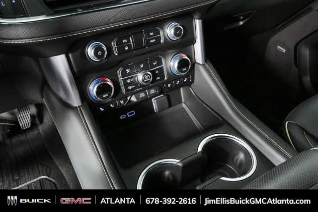 2024 GMC Yukon SLT thumbnail 17