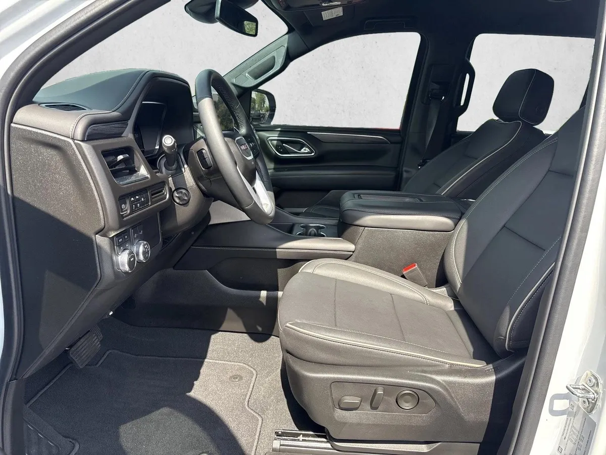 2024 GMC Yukon SLT thumbnail 10