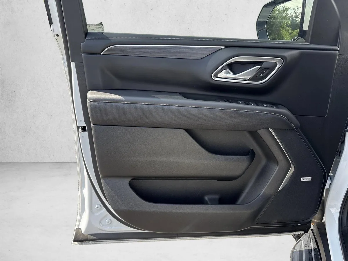 2024 GMC Yukon SLT thumbnail 11
