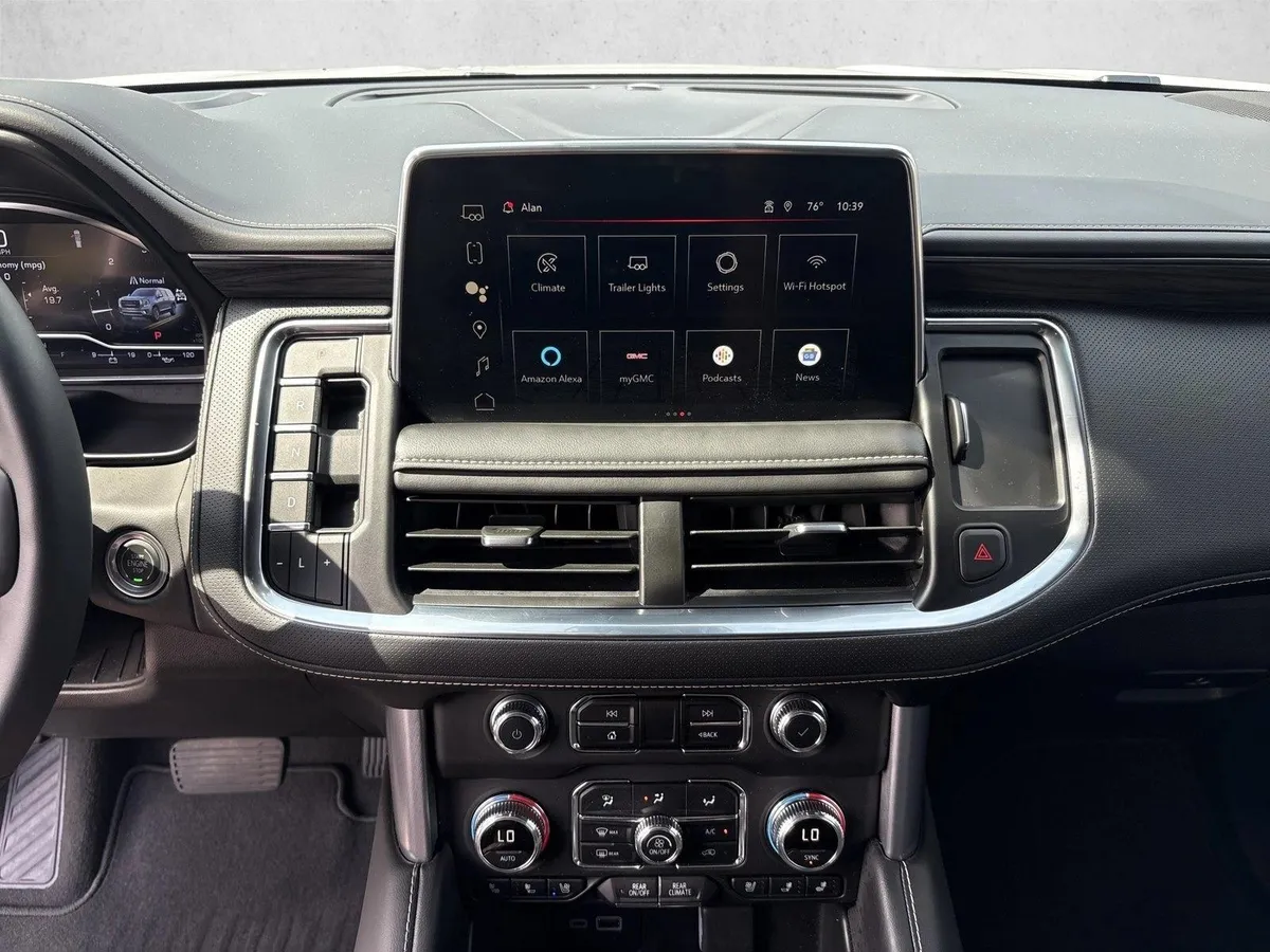 2024 GMC Yukon SLT thumbnail 13