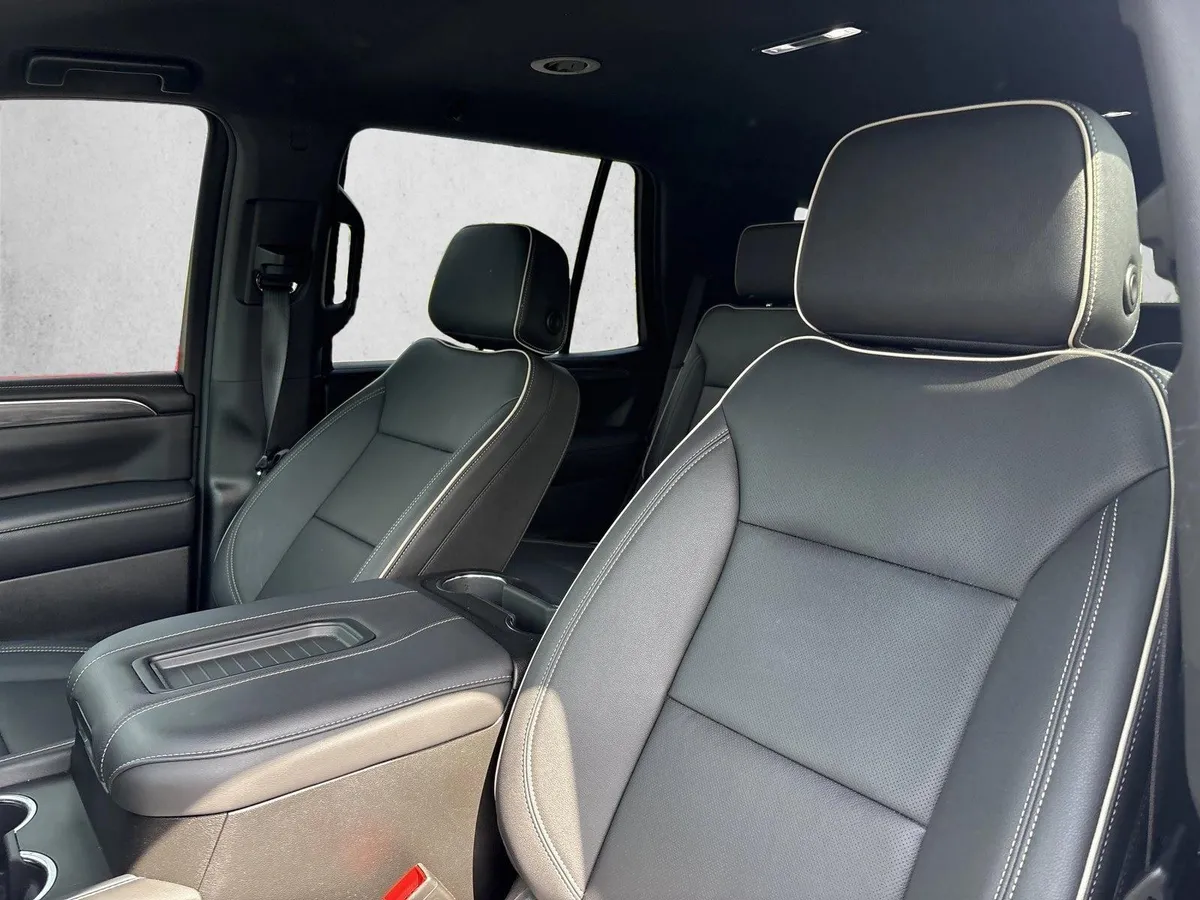 2024 GMC Yukon SLT thumbnail 16