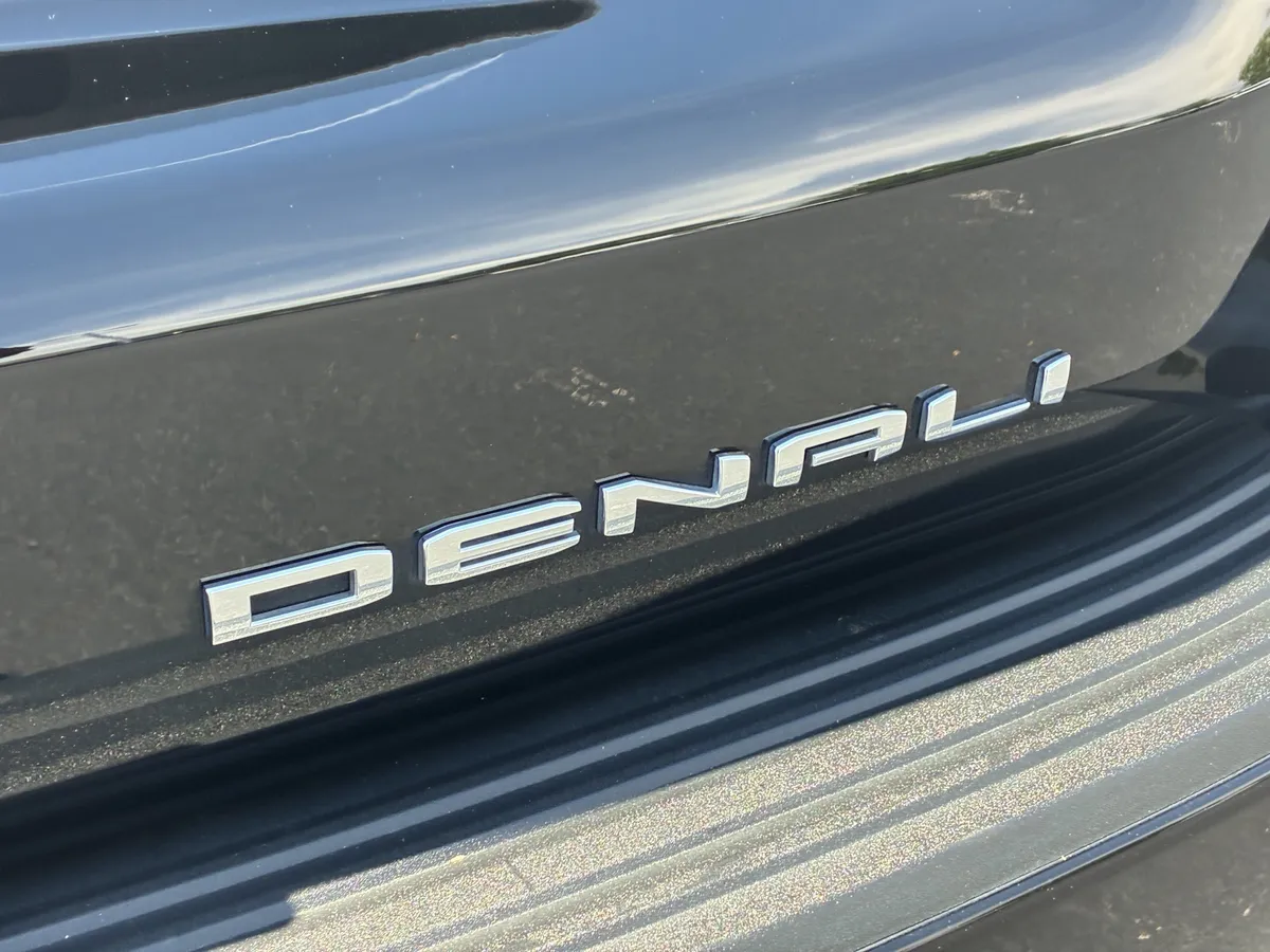 2024 GMC Yukon XL Denali thumbnail 11