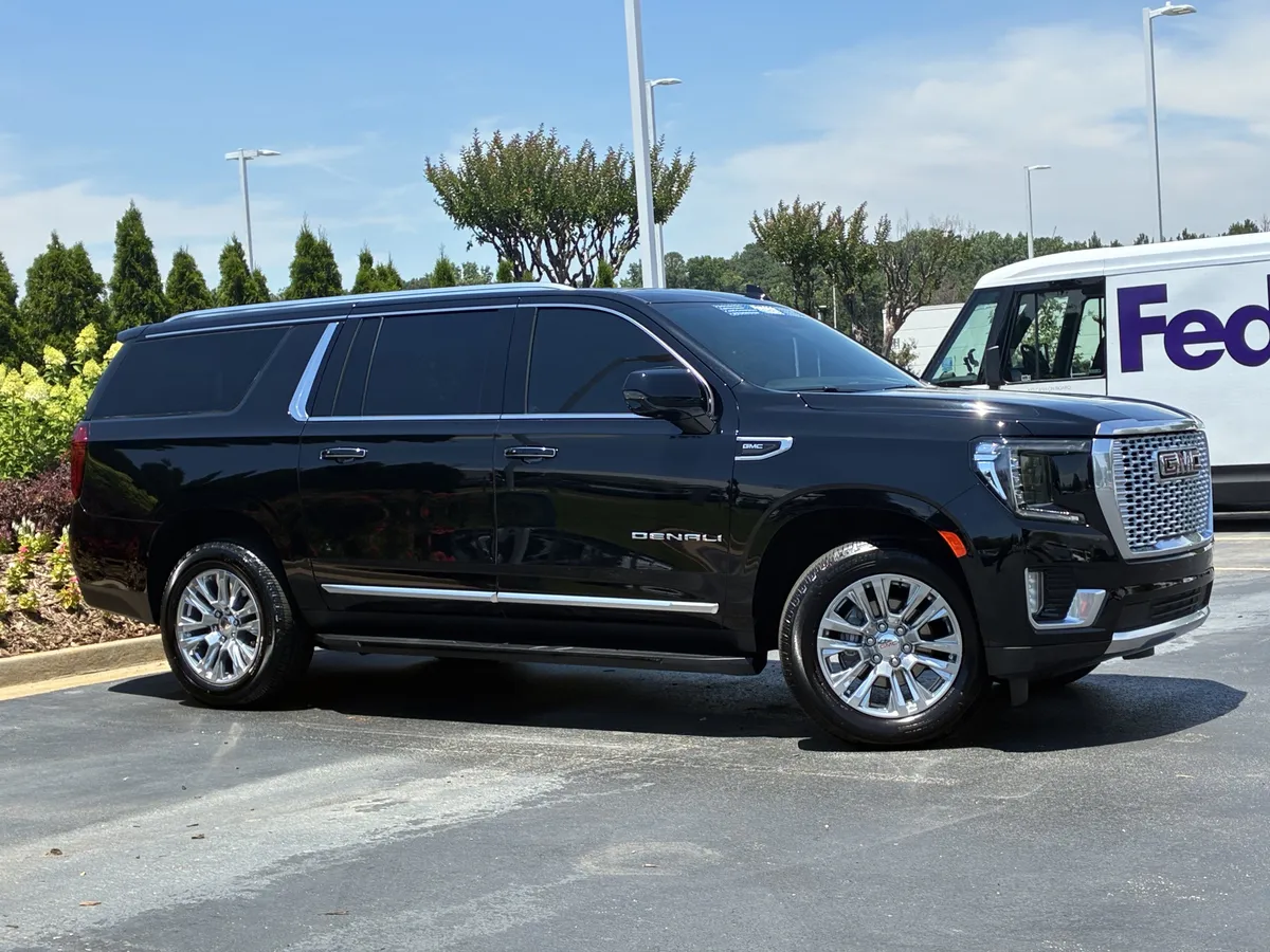 2024 GMC Yukon XL Denali thumbnail 2