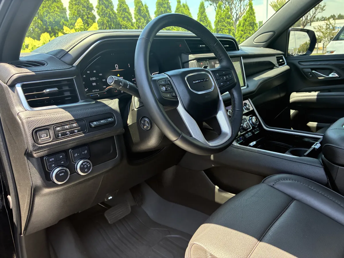 2024 GMC Yukon XL Denali thumbnail 23