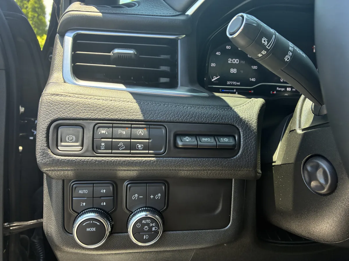 2024 GMC Yukon XL Denali thumbnail 28