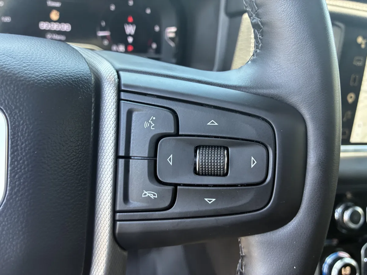 2024 GMC Yukon XL Denali thumbnail 30