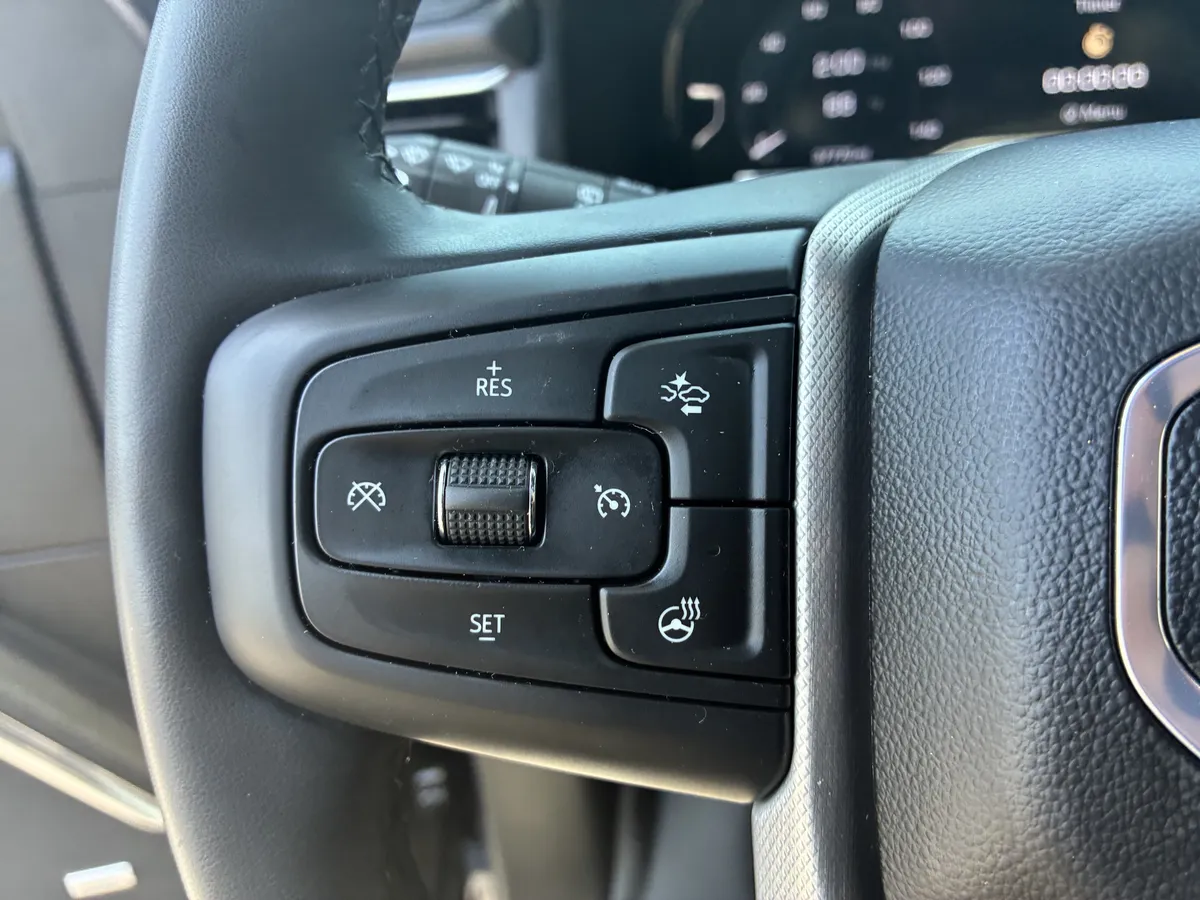 2024 GMC Yukon XL Denali thumbnail 31