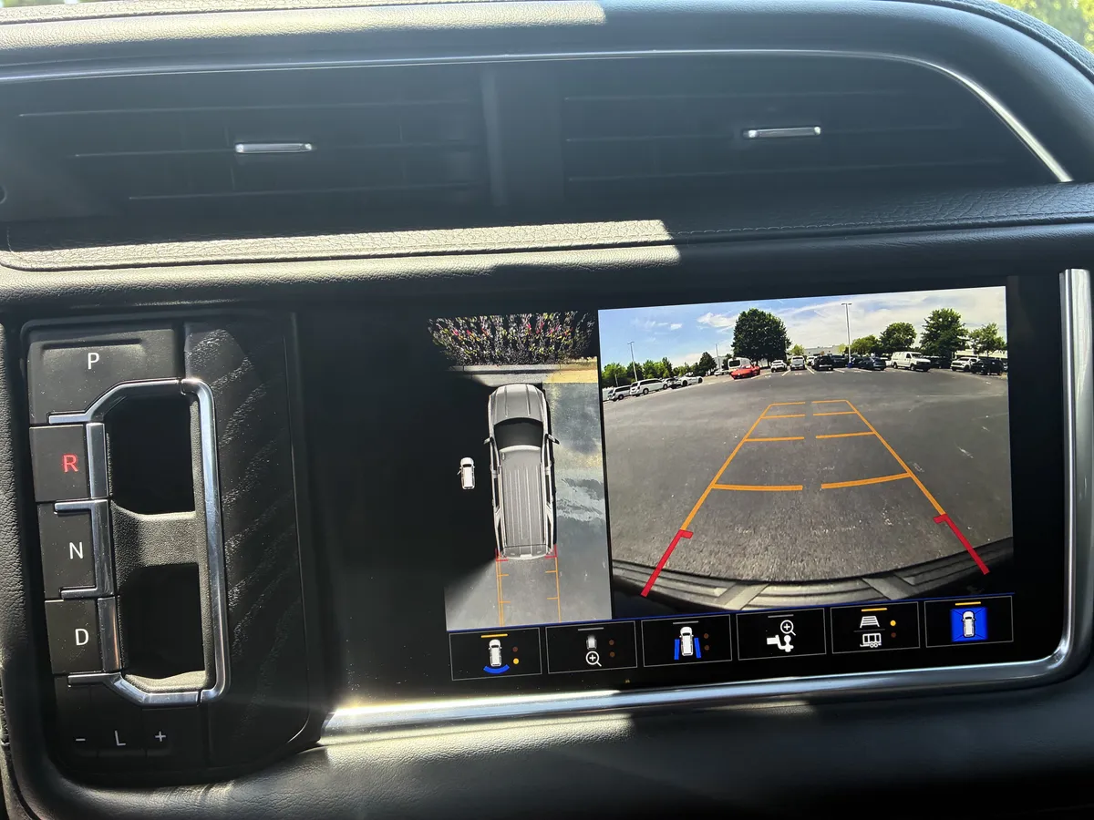 2024 GMC Yukon XL Denali thumbnail 35