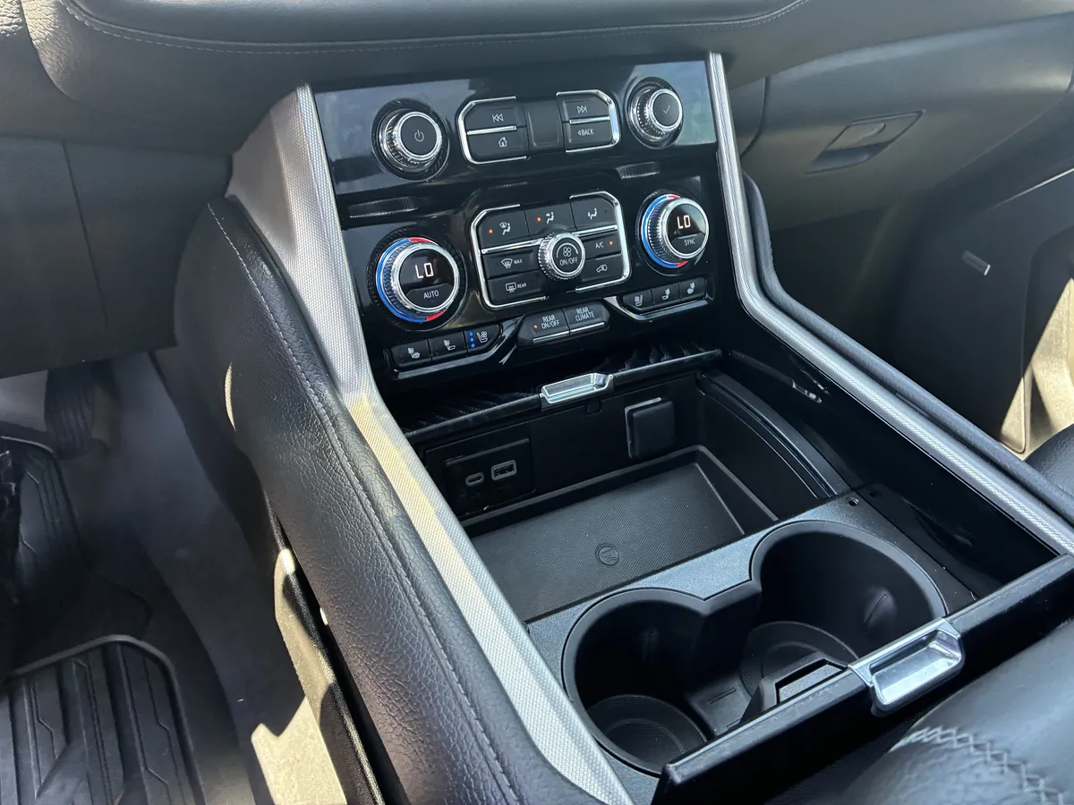 2024 GMC Yukon XL Denali thumbnail 36