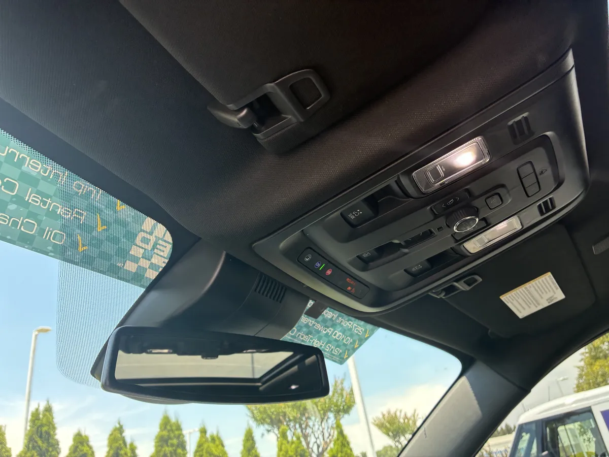 2024 GMC Yukon XL Denali thumbnail 39