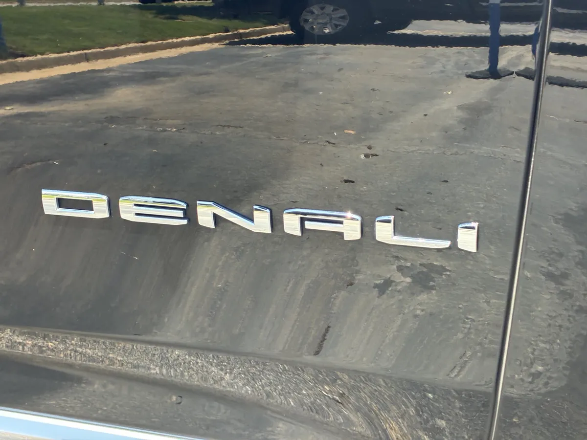 2024 GMC Yukon XL Denali thumbnail 6