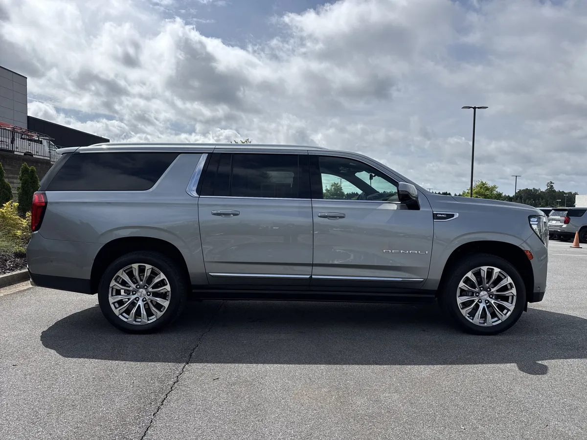2024 GMC Yukon XL Denali thumbnail 11