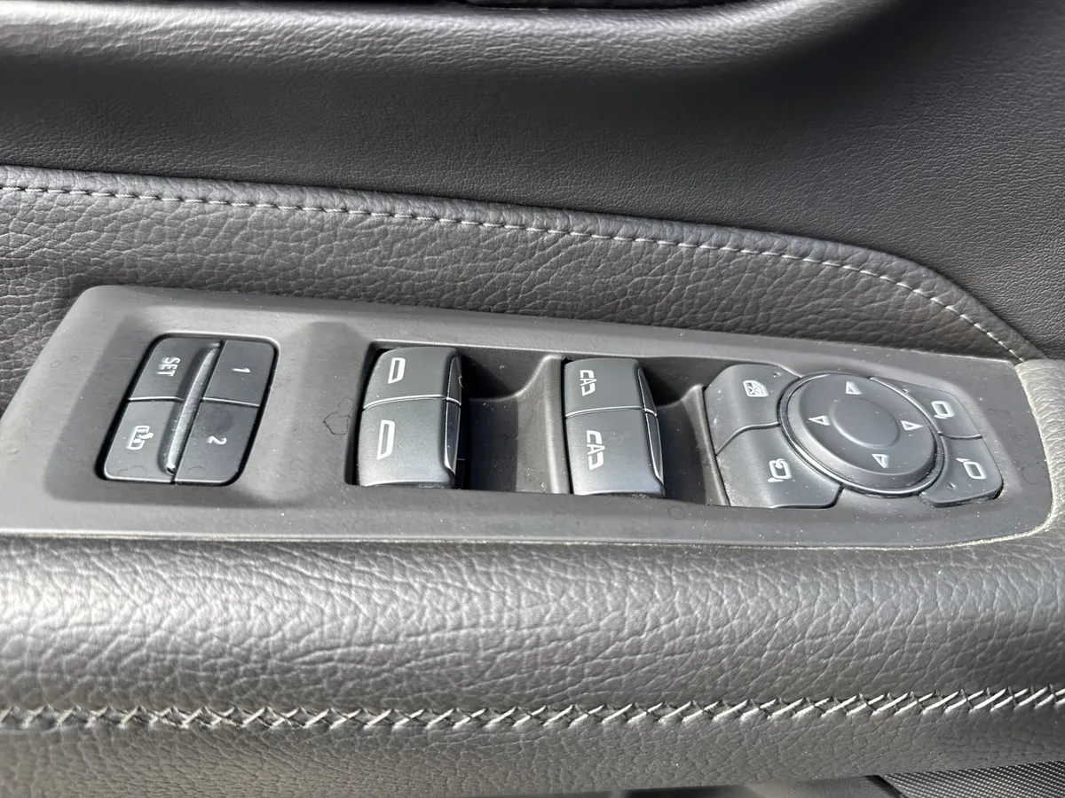 2024 GMC Yukon XL Denali thumbnail 14