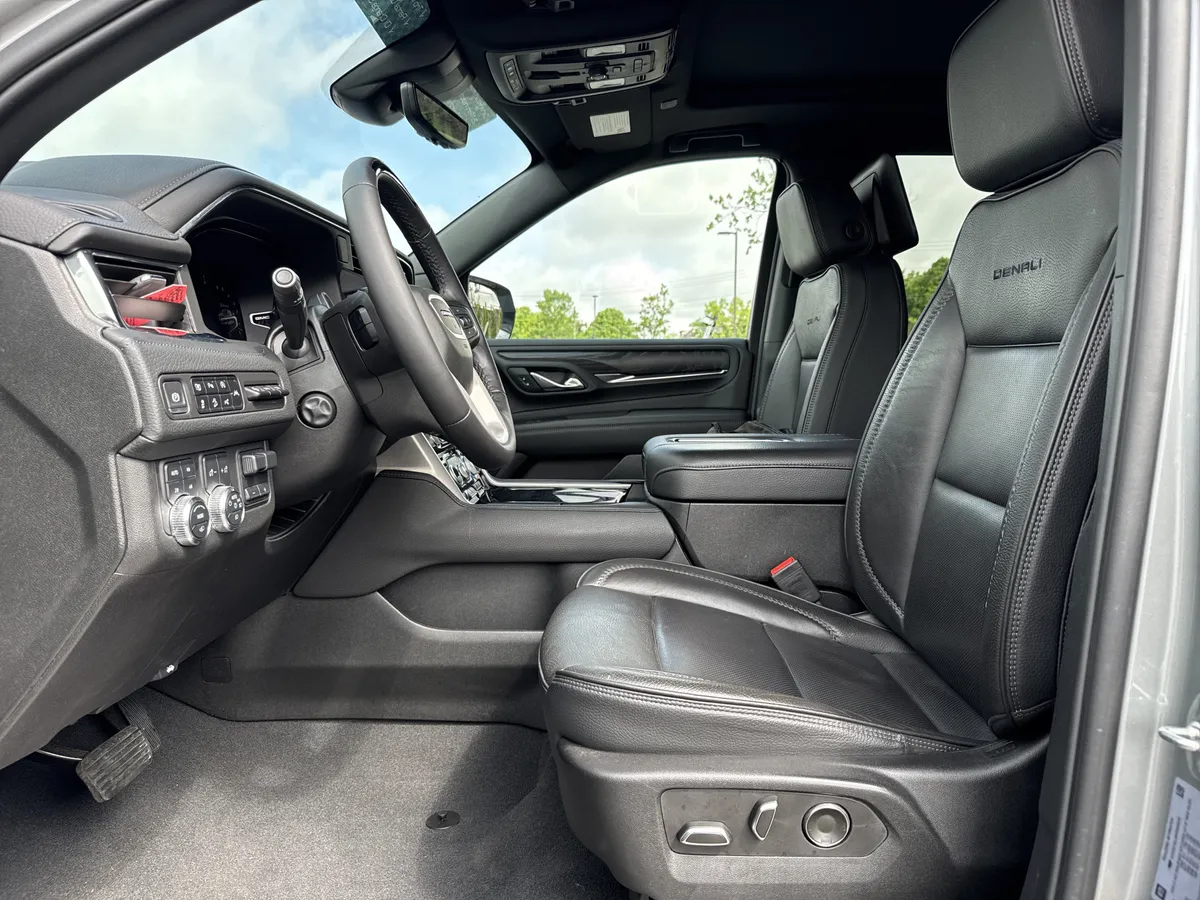 2024 GMC Yukon XL Denali thumbnail 15