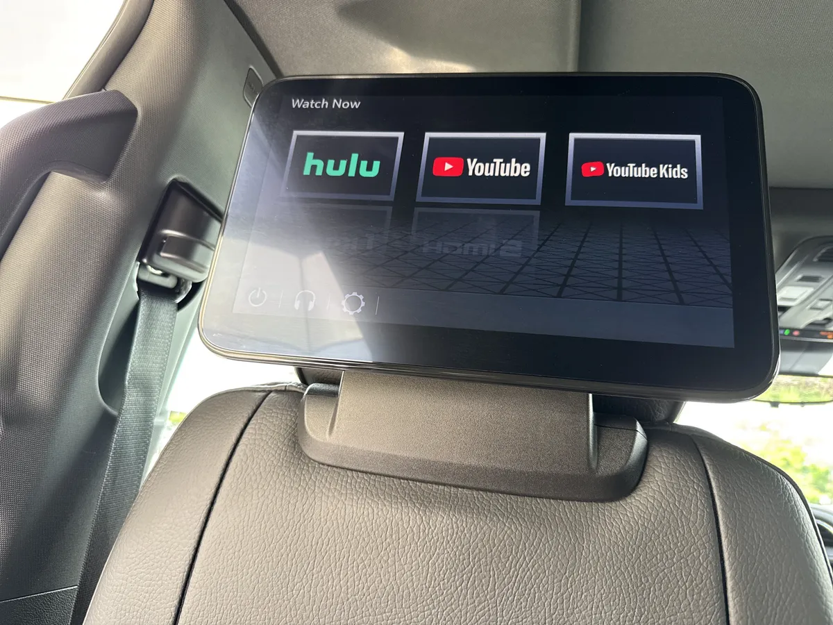 2024 GMC Yukon XL Denali thumbnail 17