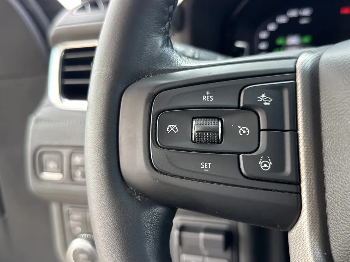 2024 GMC Yukon XL Denali thumbnail 23