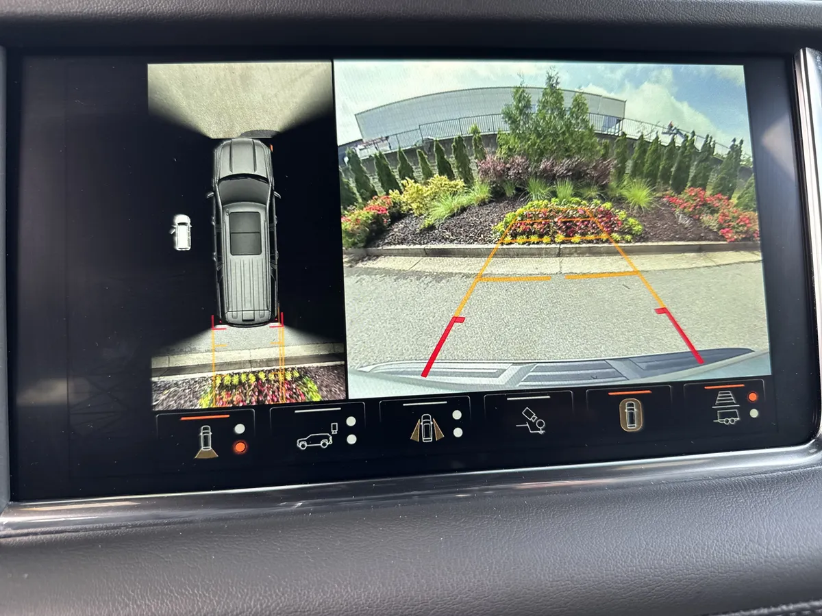 2024 GMC Yukon XL Denali thumbnail 25