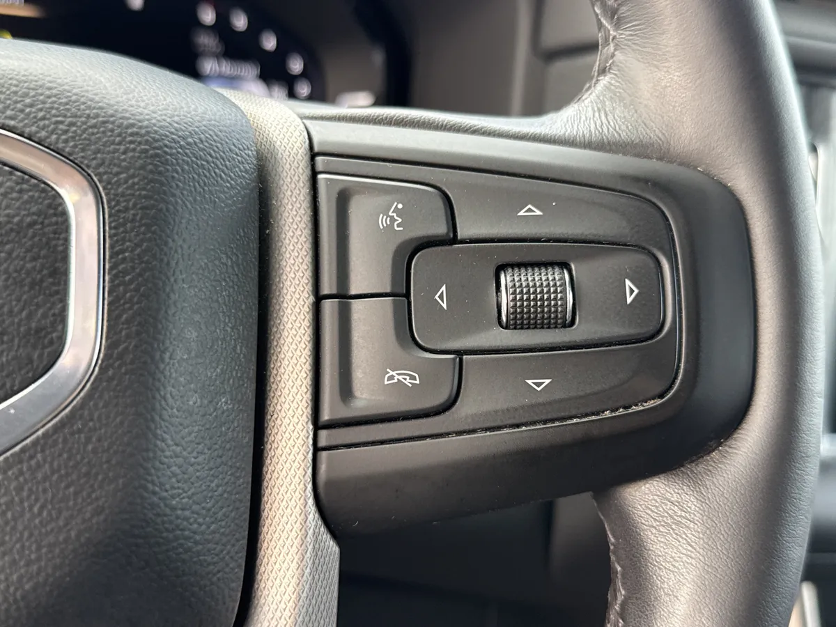 2024 GMC Yukon XL Denali thumbnail 26