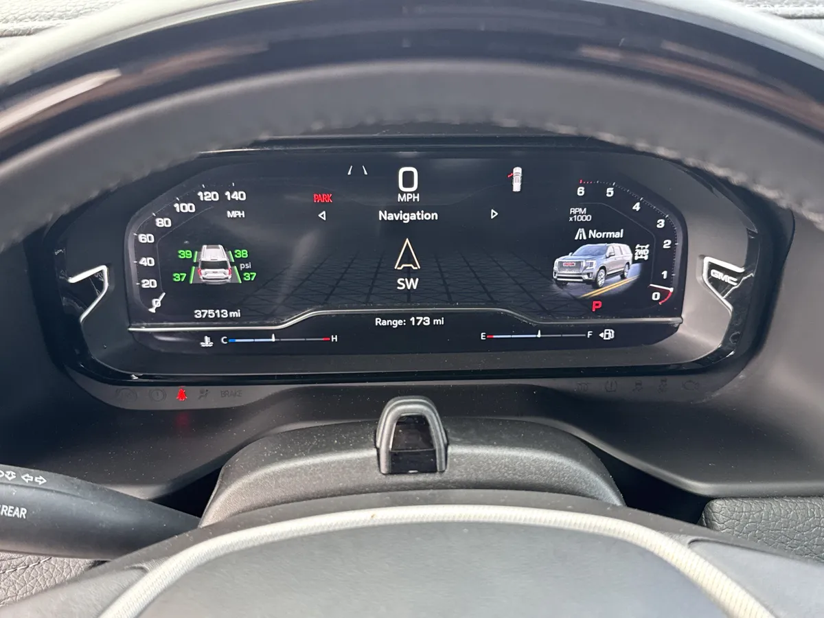 2024 GMC Yukon XL Denali thumbnail 27