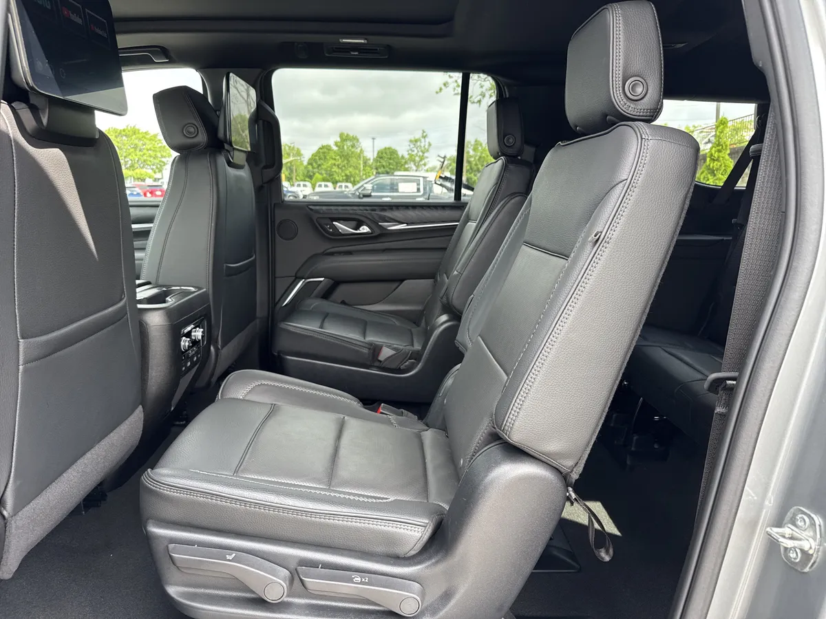 2024 GMC Yukon XL Denali thumbnail 32