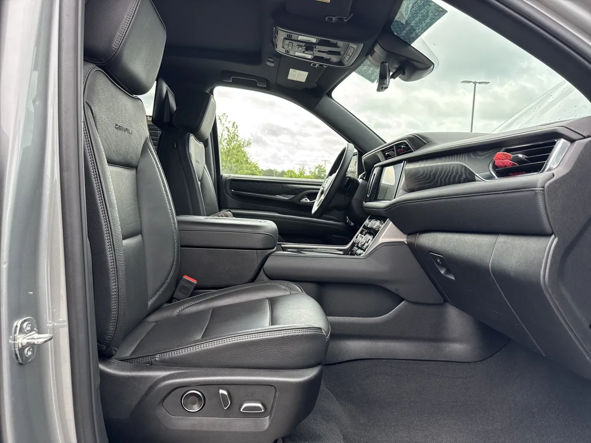 2024 GMC Yukon XL Denali thumbnail 34