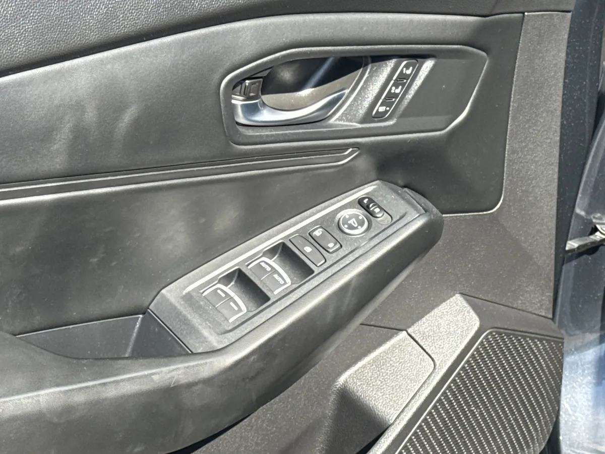 2024 Honda Accord Hybrid EX-L thumbnail 16