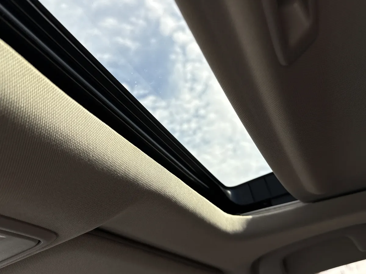 2024 Honda Accord Hybrid EX-L thumbnail 32