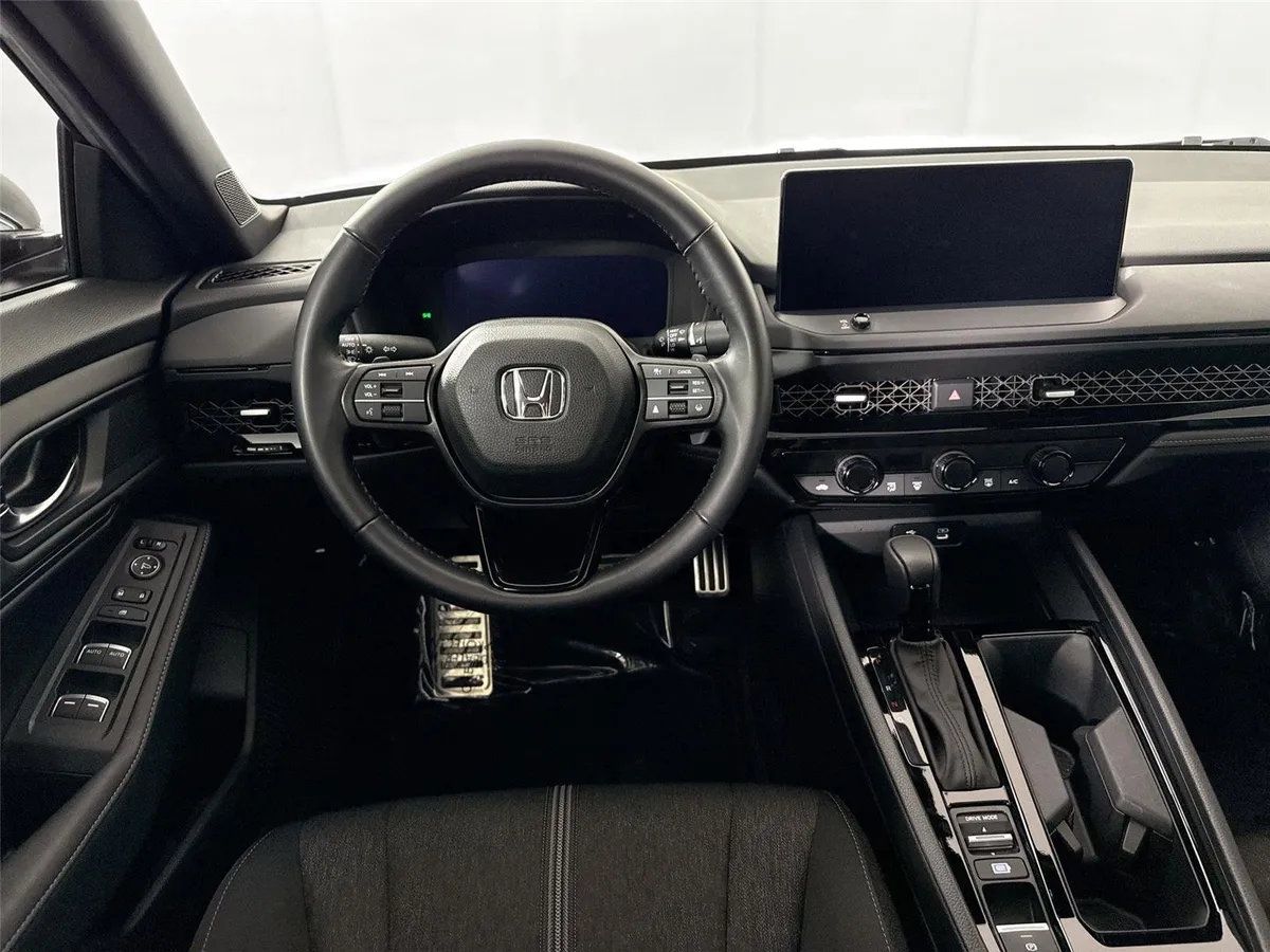 2024 Honda Accord Hybrid Sport thumbnail 31