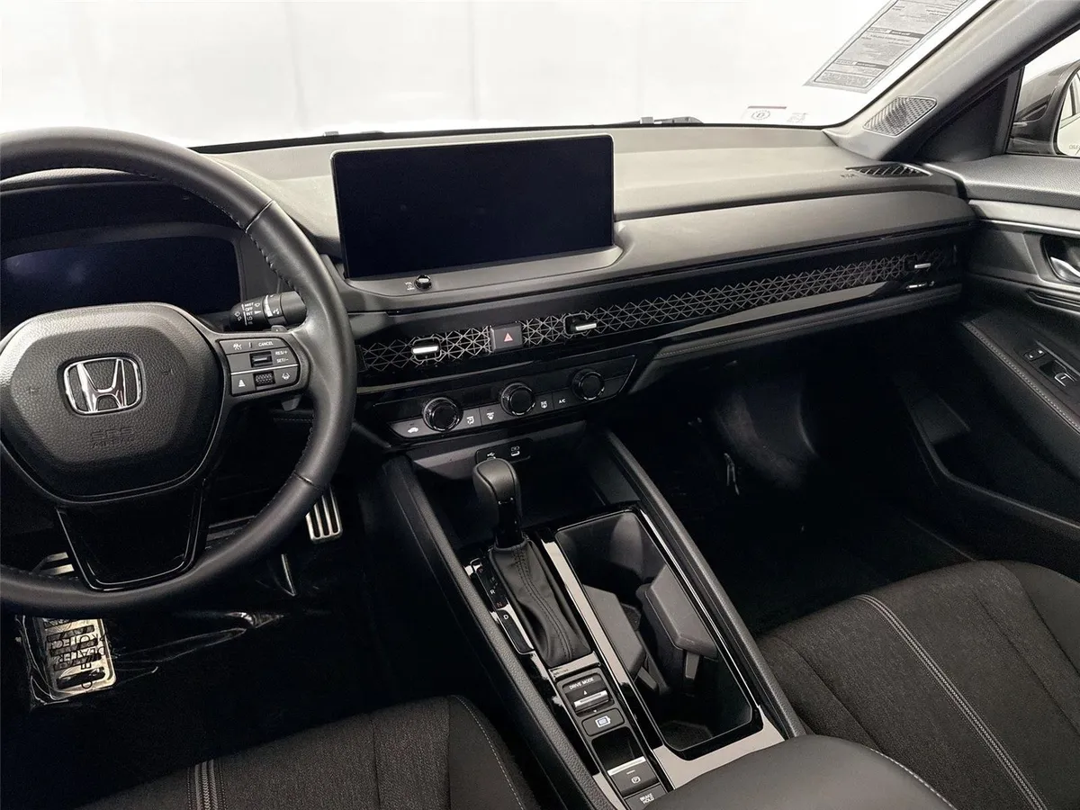 2024 Honda Accord Hybrid Sport thumbnail 32