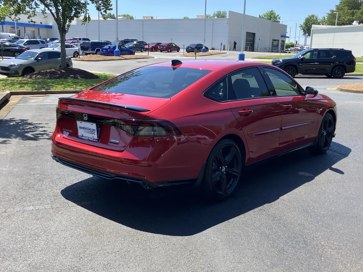 2024 Honda Accord Hybrid Sport-L Sedan thumbnail 10