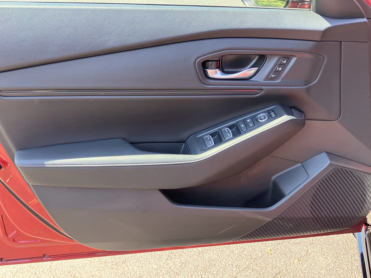 2024 Honda Accord Hybrid Sport-L Sedan thumbnail 14