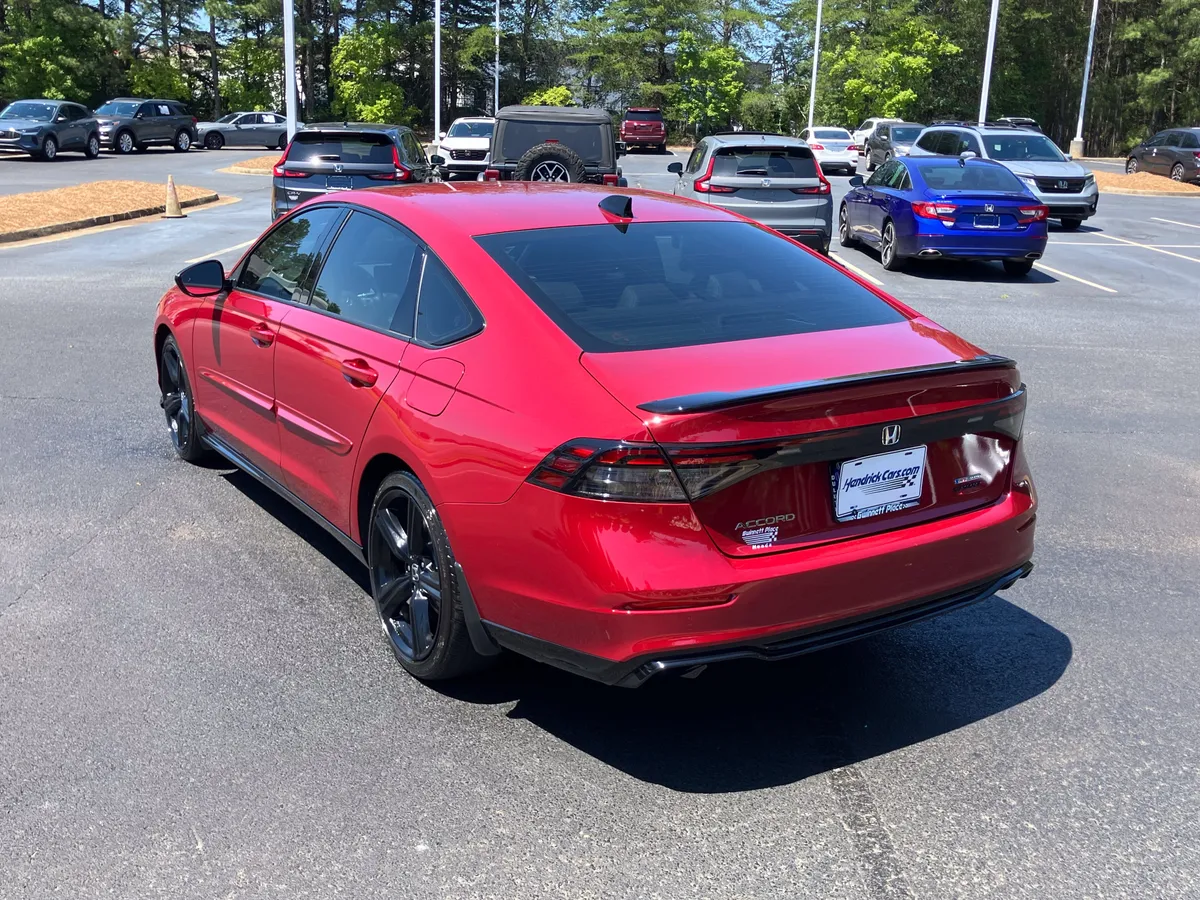 2024 Honda Accord Hybrid Sport-L Sedan thumbnail 8