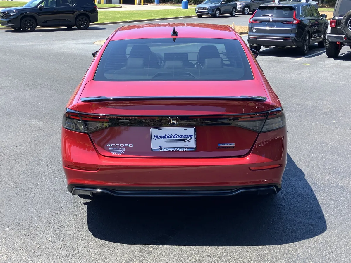 2024 Honda Accord Hybrid Sport-L Sedan thumbnail 9