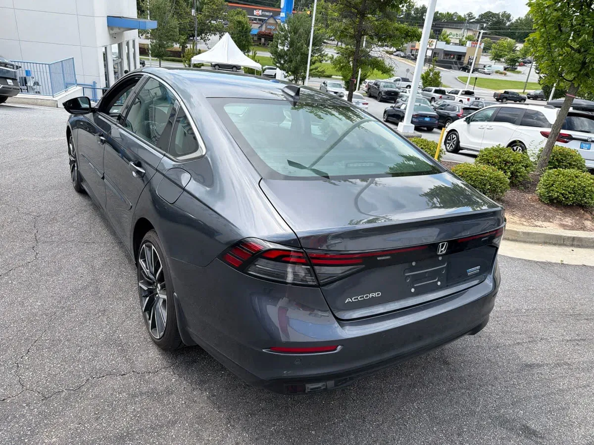 2024 Honda Accord Hybrid Touring thumbnail 10