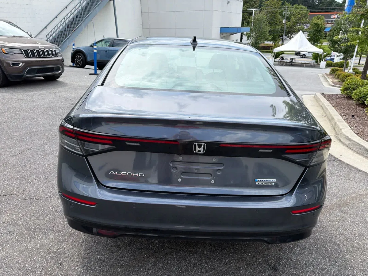 2024 Honda Accord Hybrid Touring thumbnail 11