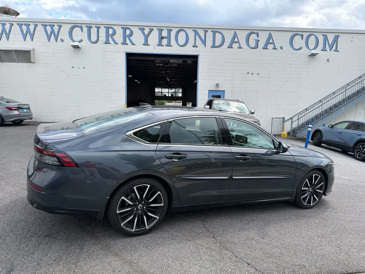 2024 Honda Accord Hybrid Touring thumbnail 13