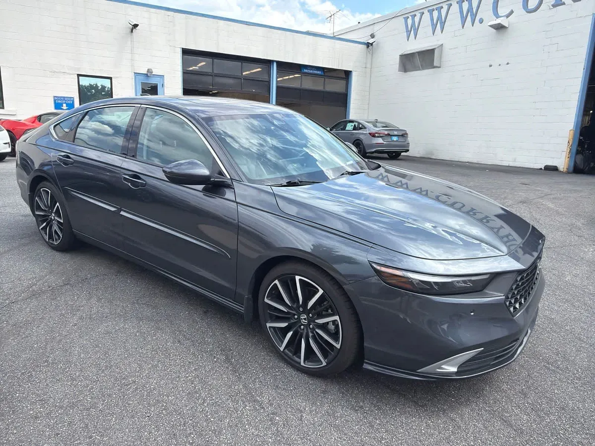 2024 Honda Accord Hybrid Touring thumbnail 14