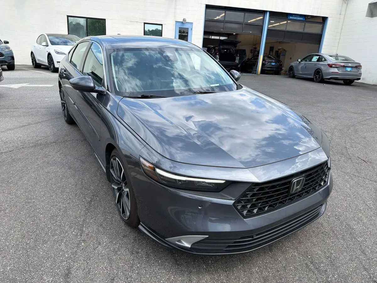 2024 Honda Accord Hybrid Touring thumbnail 15