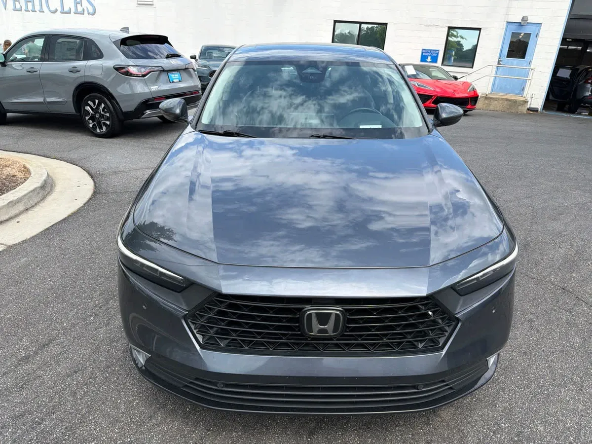 2024 Honda Accord Hybrid Touring thumbnail 16