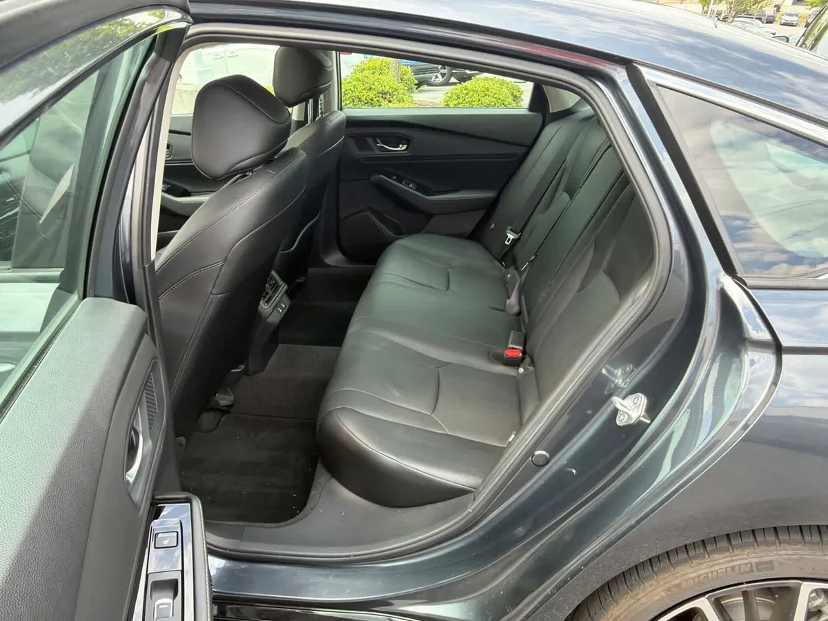 2024 Honda Accord Hybrid Touring thumbnail 17