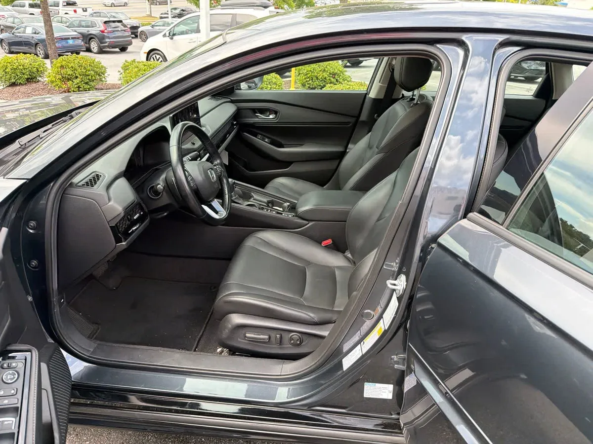 2024 Honda Accord Hybrid Touring thumbnail 18