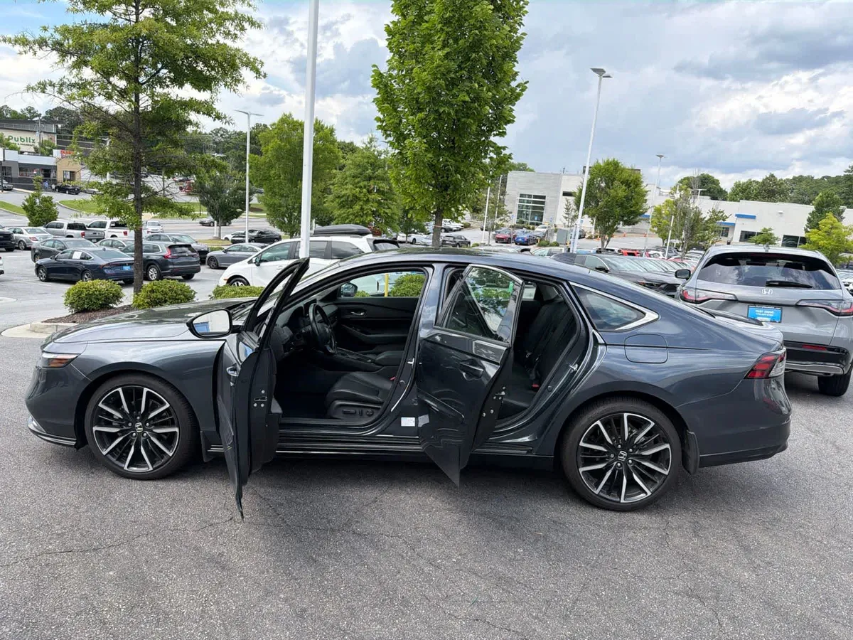 2024 Honda Accord Hybrid Touring thumbnail 20